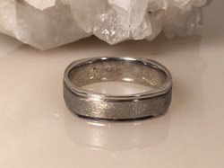 Estate Jewelry Franklin TN L2067. Distinctively Masculine This Men's 14K White Gold Band Can Be Yours. Size 10. $550.00
