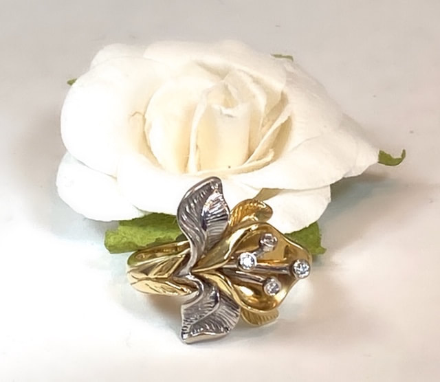 Estate Jewelry Nashville Franklin TN L1879. Captivating 14K Estate ~ Vintage Diamond Cocktail Ring. Size 7. $995